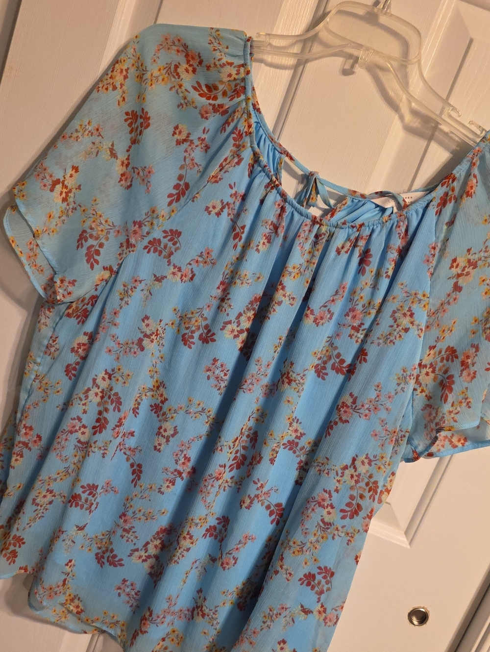 LC Lauren Conrad Light Blue Floral Peasant Blouse T074